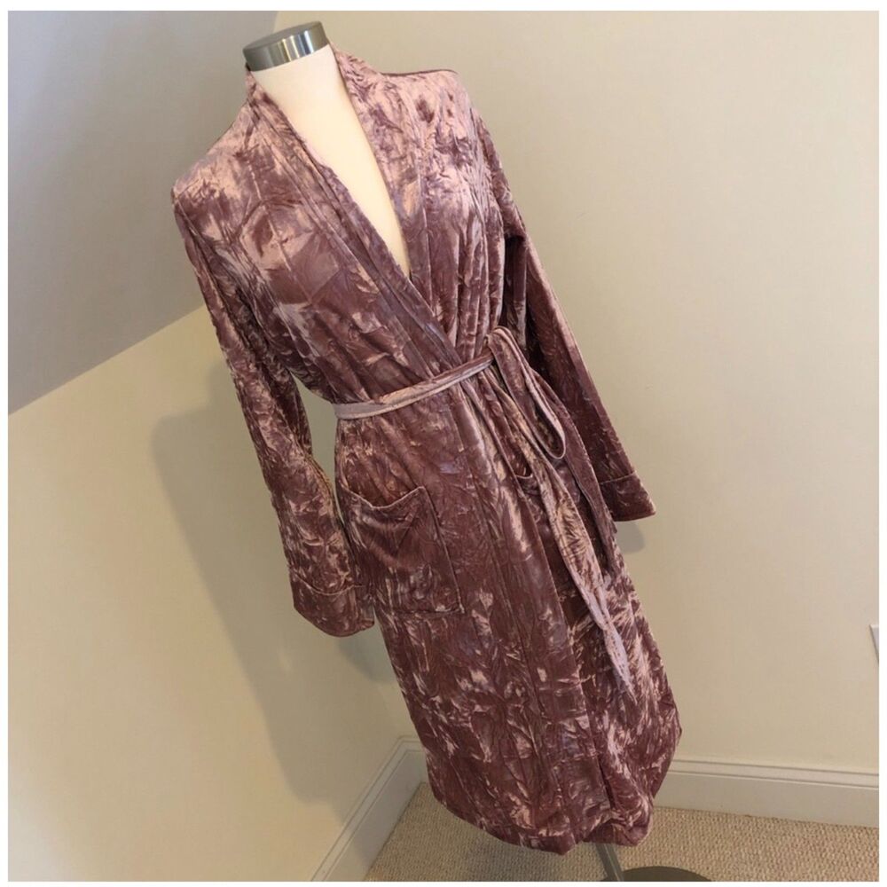 Daydream Berkshire Home crushed velvet pink robe medium